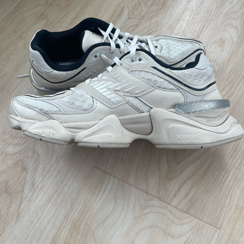 New Balance Cream and Black Sneakers - Picture 4 of 14